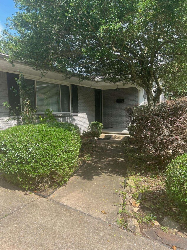Primary Photo - 5 Oakwood Rd