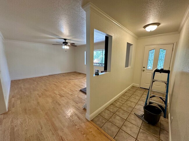 Foto del edificio - 3 Bedroom 2 Bathroom House in Desirable Al...