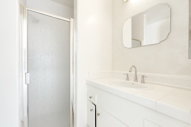 Foto del edificio - 7540 Hampton Ave