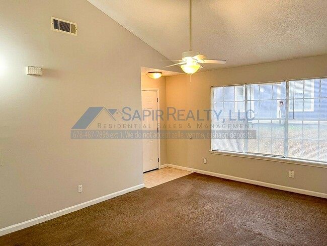 Foto del edificio - Inviting 3-Bedroom Home - Move in by 11/30...