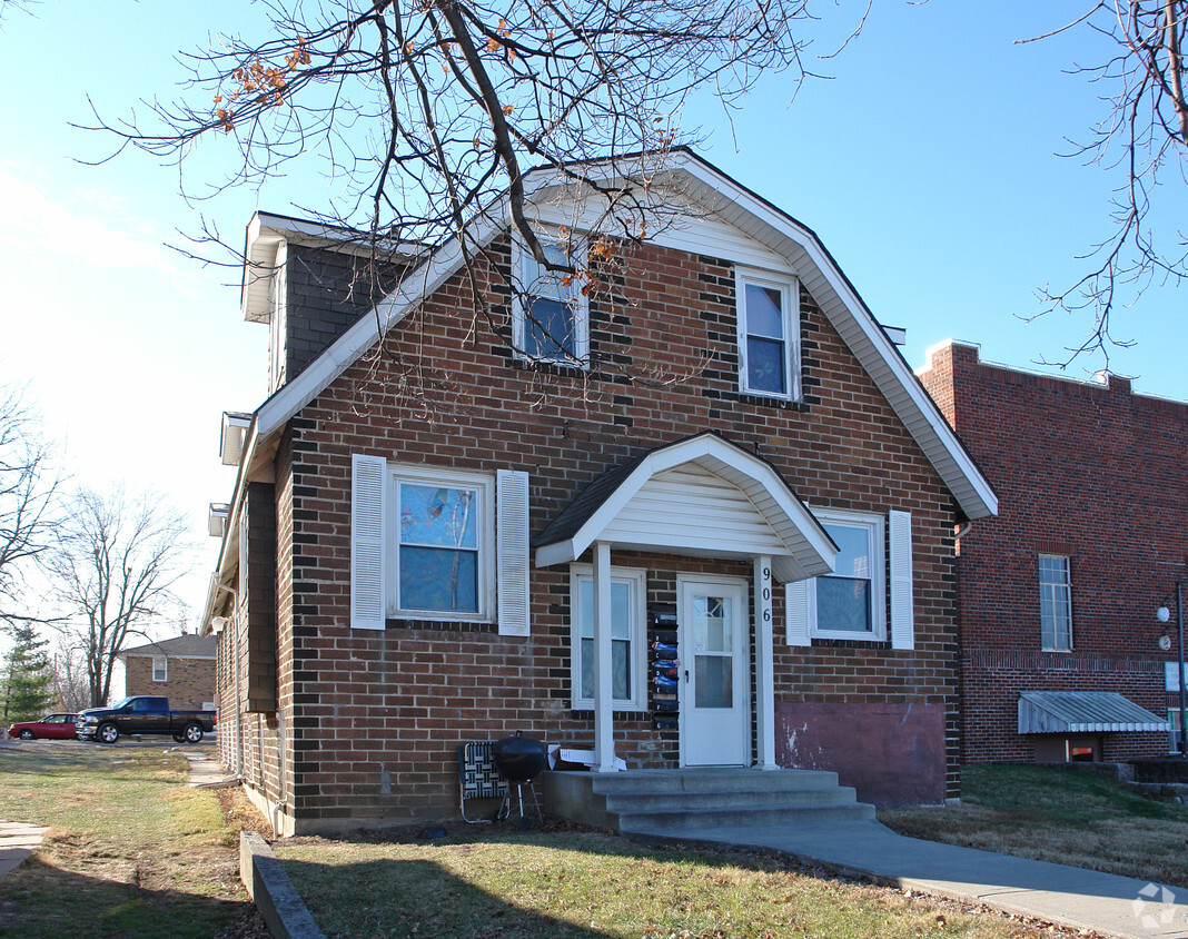 Building Photo - 906 W Main St