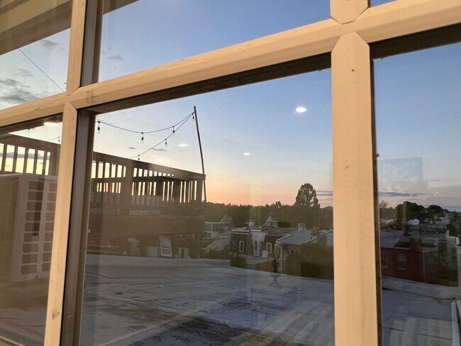 Unidad de 1 dormitorio - vista desde el dormitorio - 1861 Mintwood Pl NW
