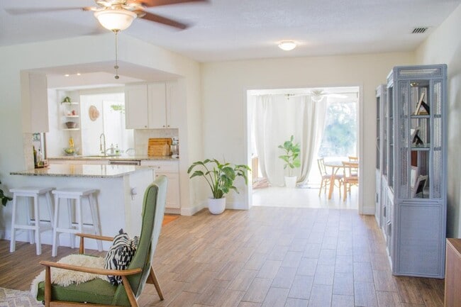 Photo - 556 NW 15th Ct House