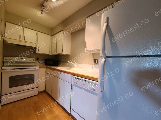 Building Photo - 2640 Juniper Ave