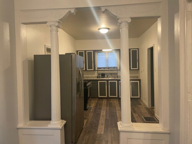 Foto del edificio - 338 E 2nd St