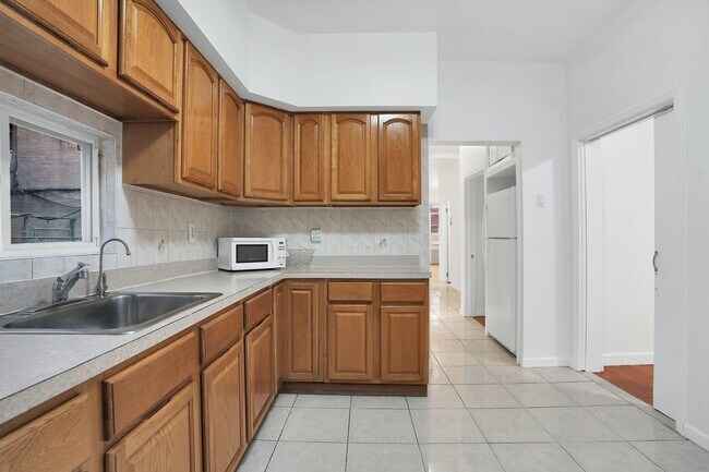 Building Photo - 308 58th St