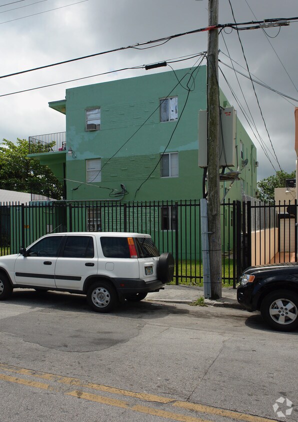 Building Photo - 240 NW 17th St