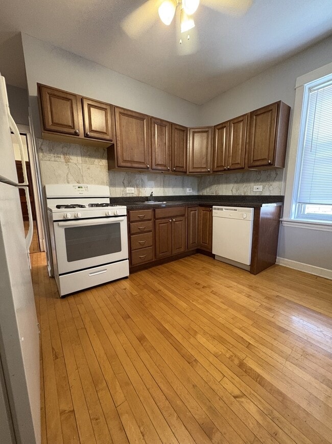 Building Photo - 2170 W Windsor Ave