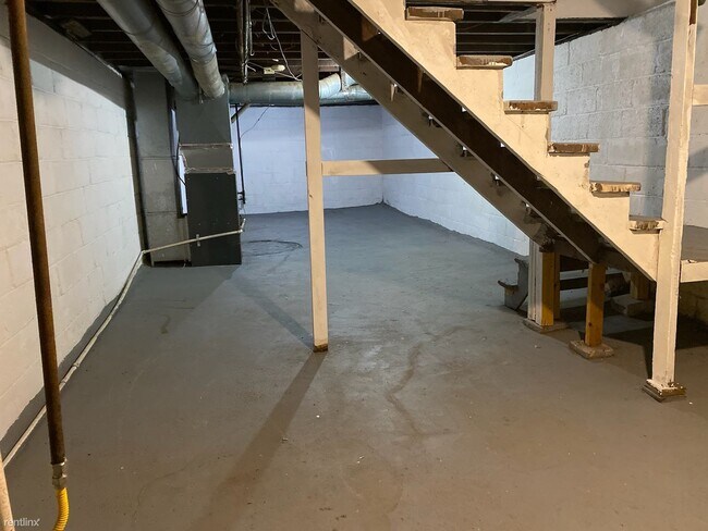 Building Photo - 3 br, 1 bath Duplex - 1500 East 26th Avenu...
