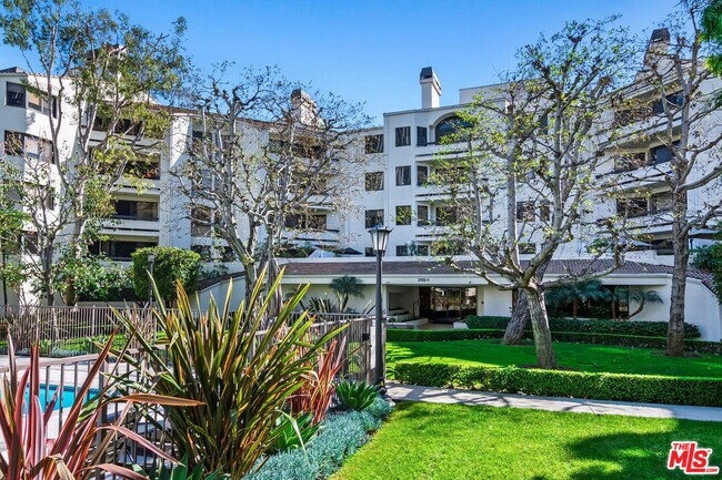 Foto del edificio - 2102 Century Park Ln