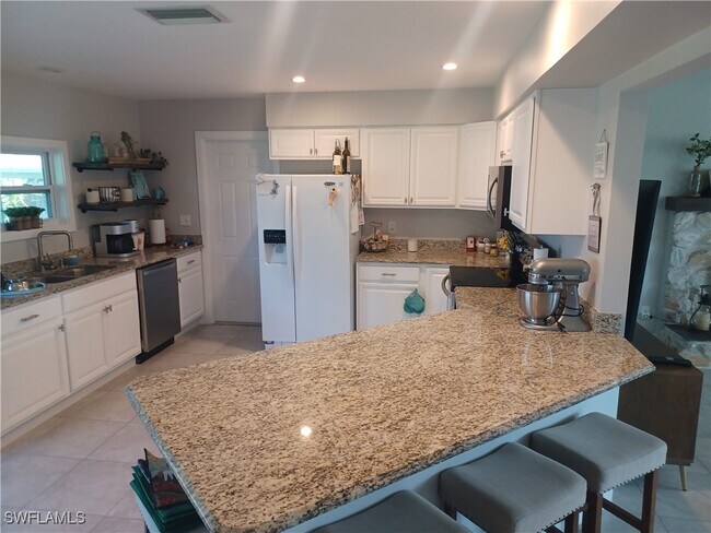 Foto del edificio - 893 E Valley Dr