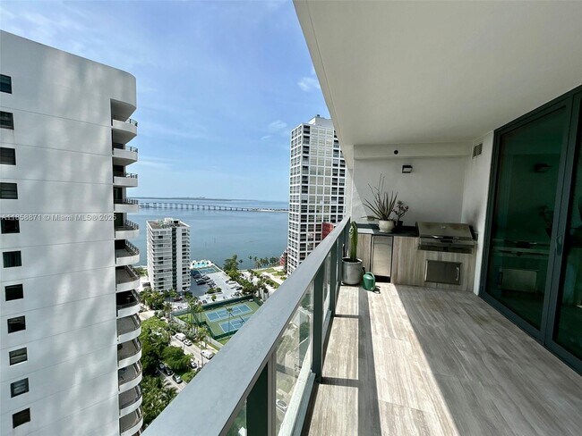 Building Photo - 1451 Brickell Ave