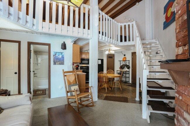 Foto del edificio - 2 Bedroom in Wildernest!  Summer lease!