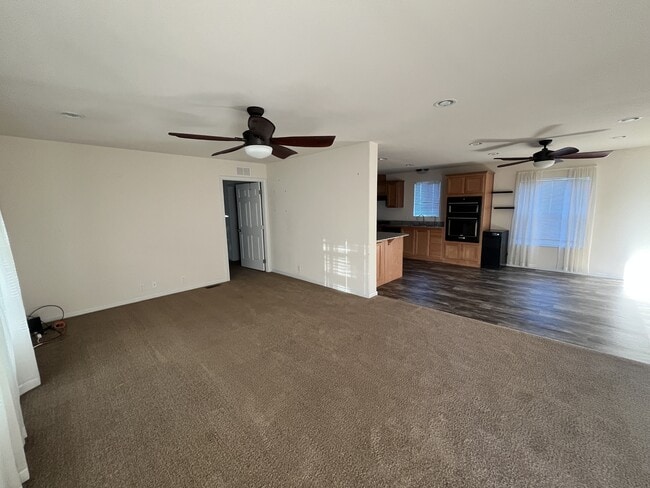 Foto del edificio - 16340 Sycamore Ave