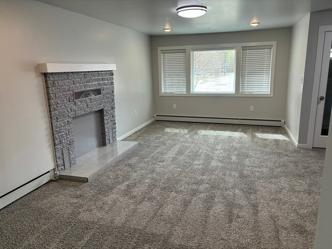 Building Photo - 758