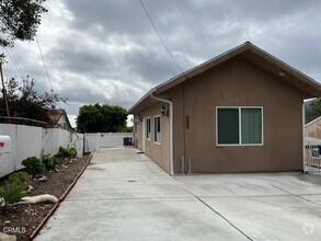 Building Photo - 4730 Rosemont Ave