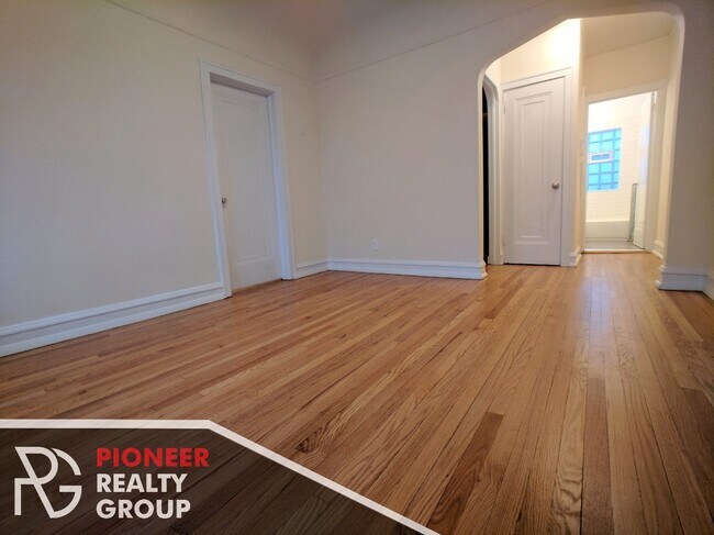 Foto del edificio - 2946 N Albany Ave