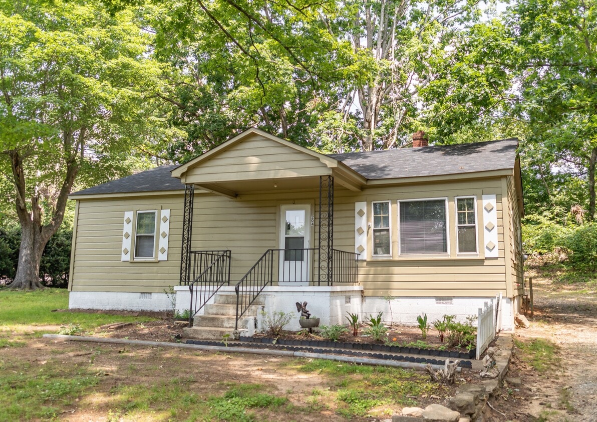 Primary Photo - 204 Glendale St
