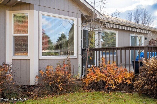 Building Photo - Coeur d' Alene Place!