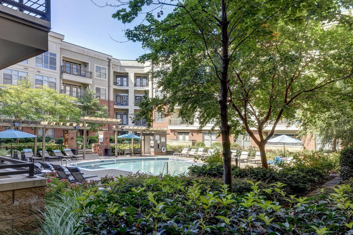 712 Tucker St, Raleigh, NC 27603