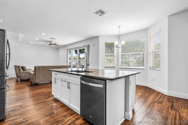 Building Photo - 6328 Stonehurst Cir