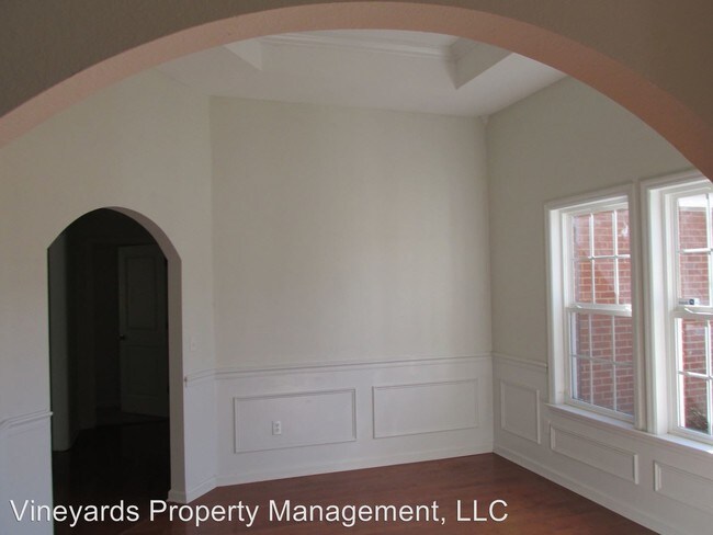 Building Photo - 221 Sand Pine Dr