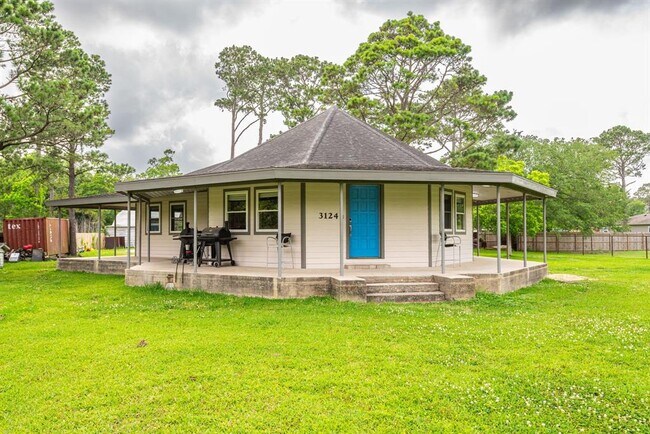 Foto del edificio - 3124 Farm to Market 646 Rd N