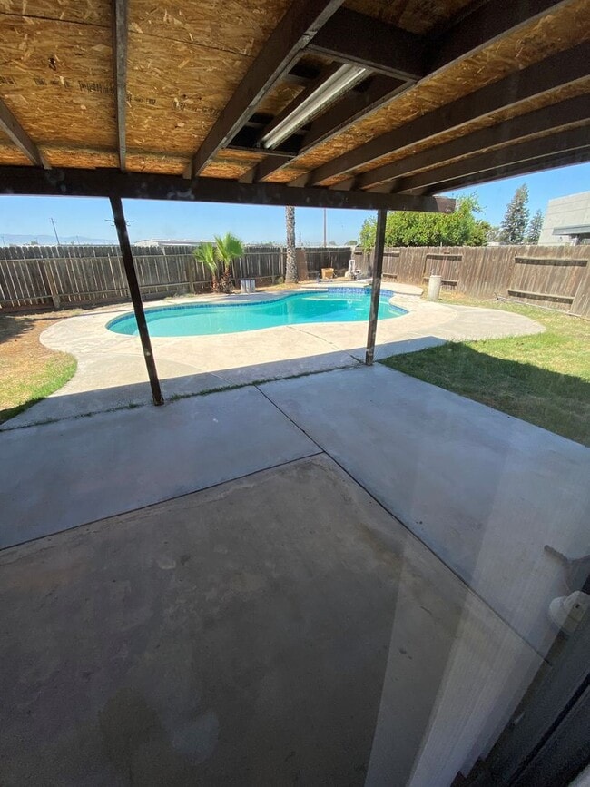 Building Photo - 4409 Adidas Ave