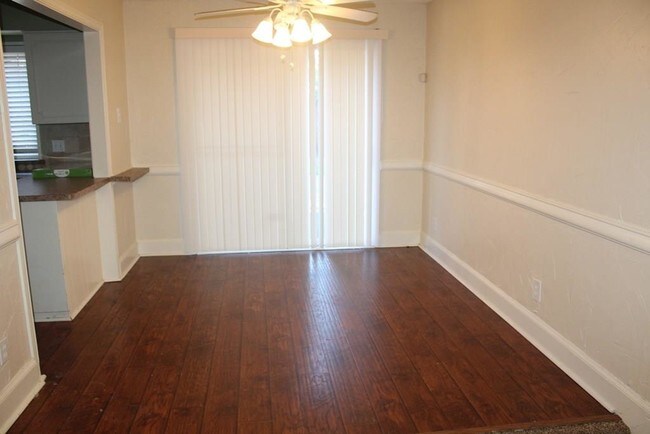 Building Photo - 1217 Janell Dr