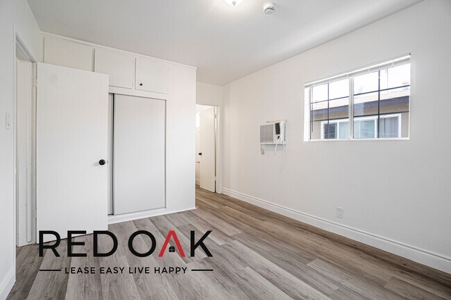 Foto del edificio - Beautiful One Bedroom with Spacious Rooms,...
