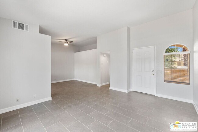 Building Photo - 505 S Farrell Dr