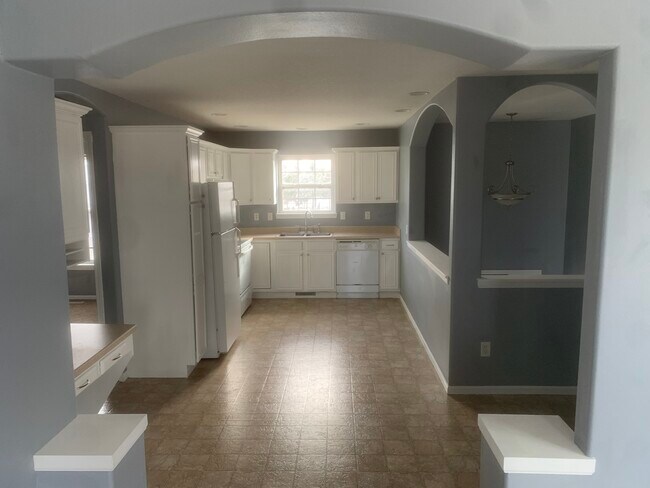 Building Photo - 1565 Deerfield Dr