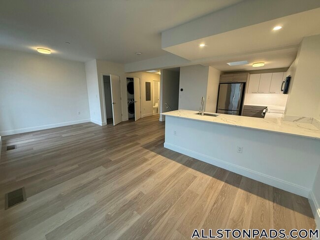 Building Photo - 1079 Commonwealth Ave