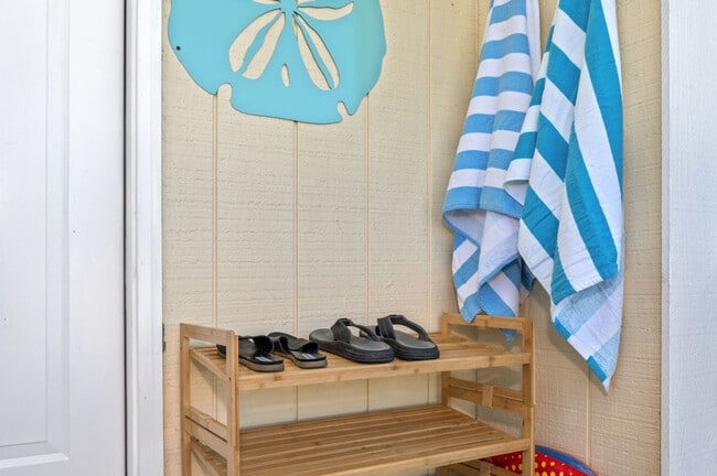 Building Photo - 775 Gulf Shore Dr