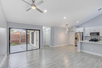 Building Photo - 1240 Summit Pl Cir