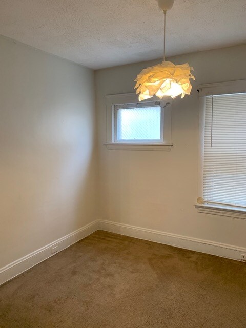 Dormitorio #1 - 3515 Riverside Ave