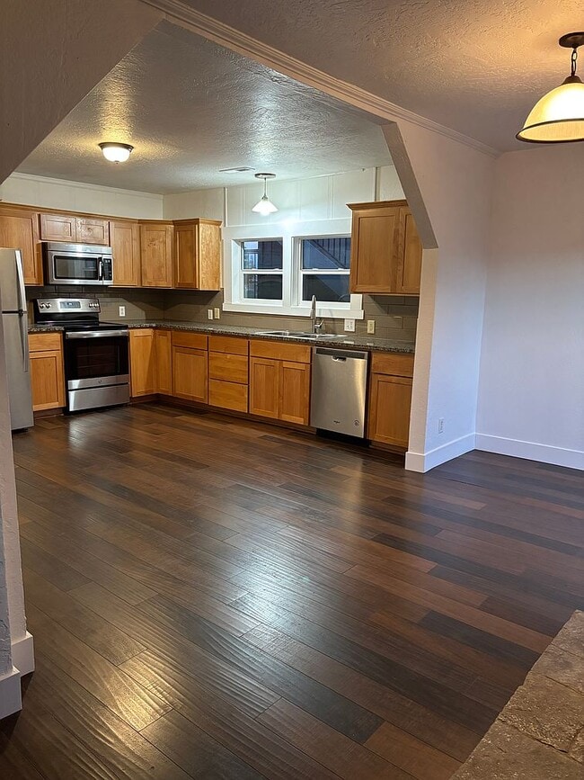 Foto del edificio - 646 N Ross Ln