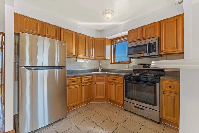 Foto del edificio - 60-63-63 60th Ln