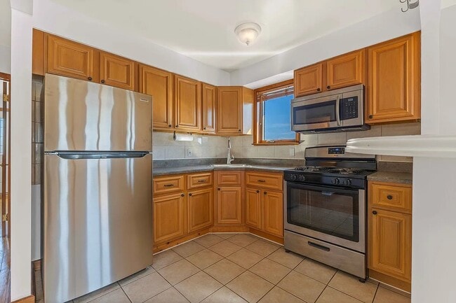 Building Photo - 60-63-63 60th Ln