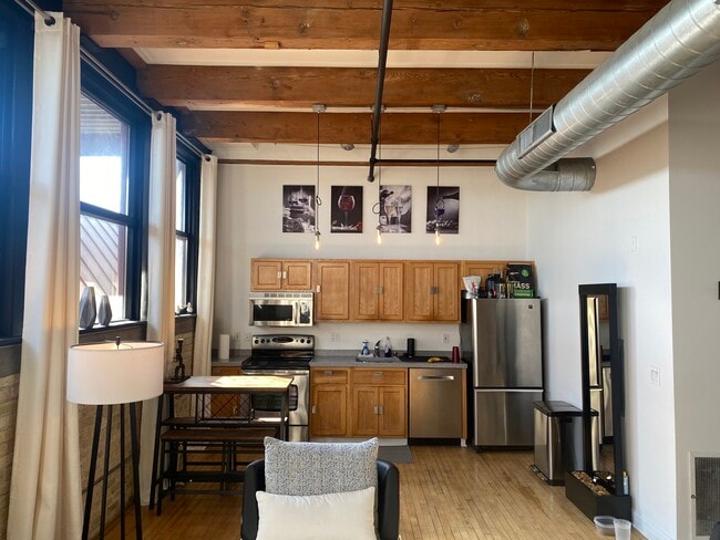 Foto del edificio - 215 W Maple St