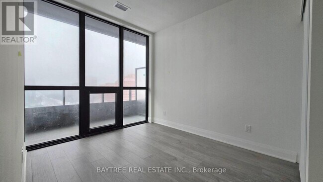 Photo du bâtiment - 2 Erskine Rd