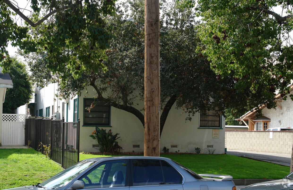 Building Photo - 532 E Elk Ave