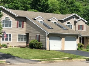 Building Photo - 470 Meadow Ln