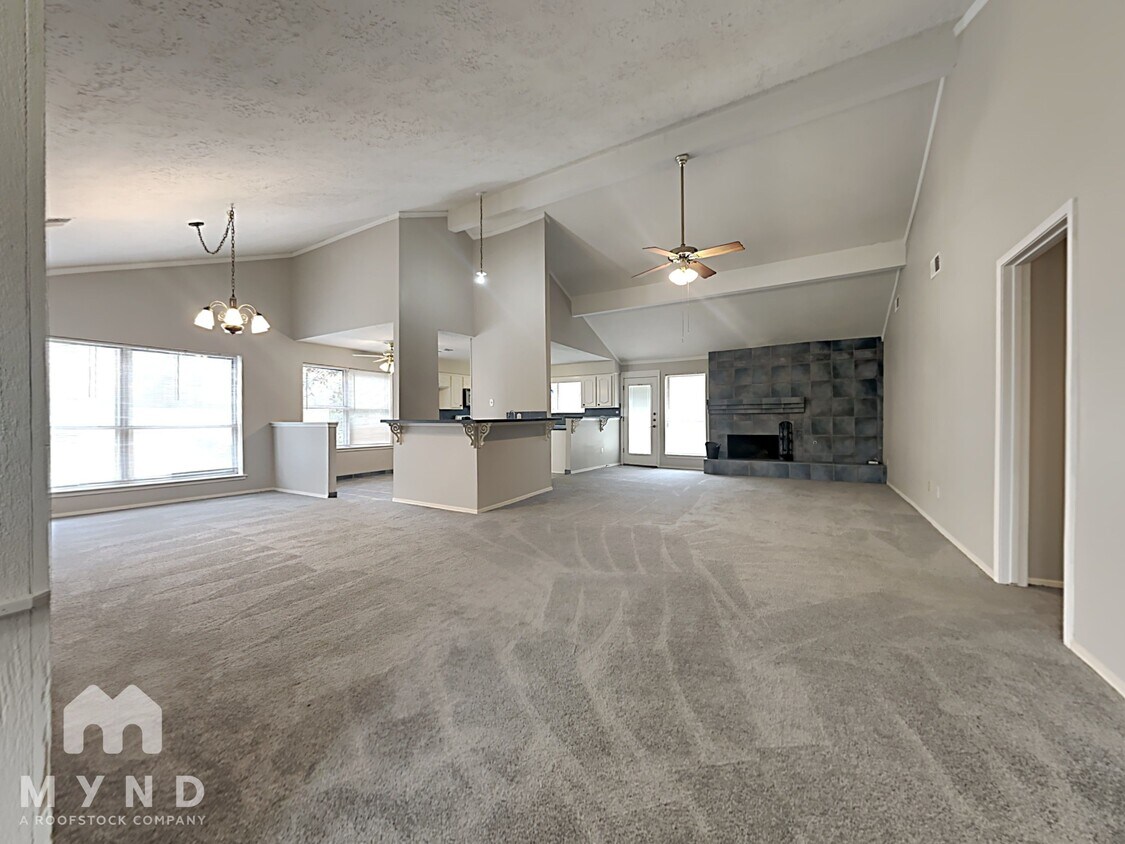 Primary Photo - 2030 Lexington Woods Dr