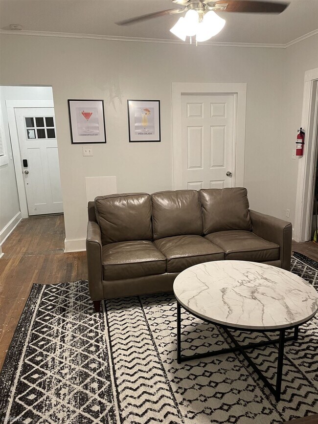 Foto del edificio - 3 br, 1 bath Duplex - 23 Cedar Street 1