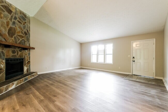 Foto del edificio - 319 Knollwood Ln