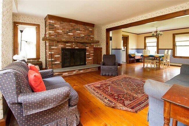 Foto del edificio - 577 Old Harbor Rd