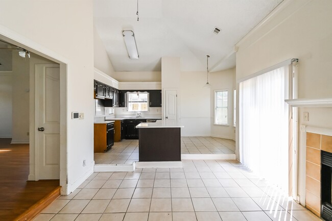 Building Photo - 6661 Collins Way Cove