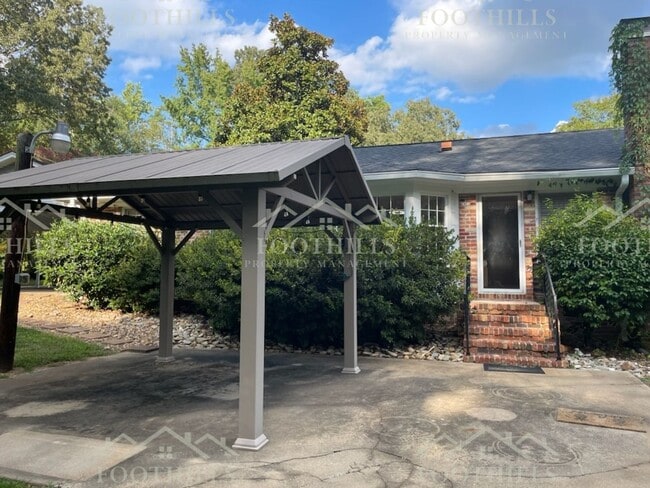 Building Photo - Your Next Home Awaits – 4 Bedrooms, 2.5 Ba...