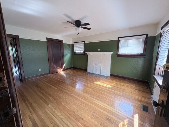 Foto del edificio - 716 Forest Ave